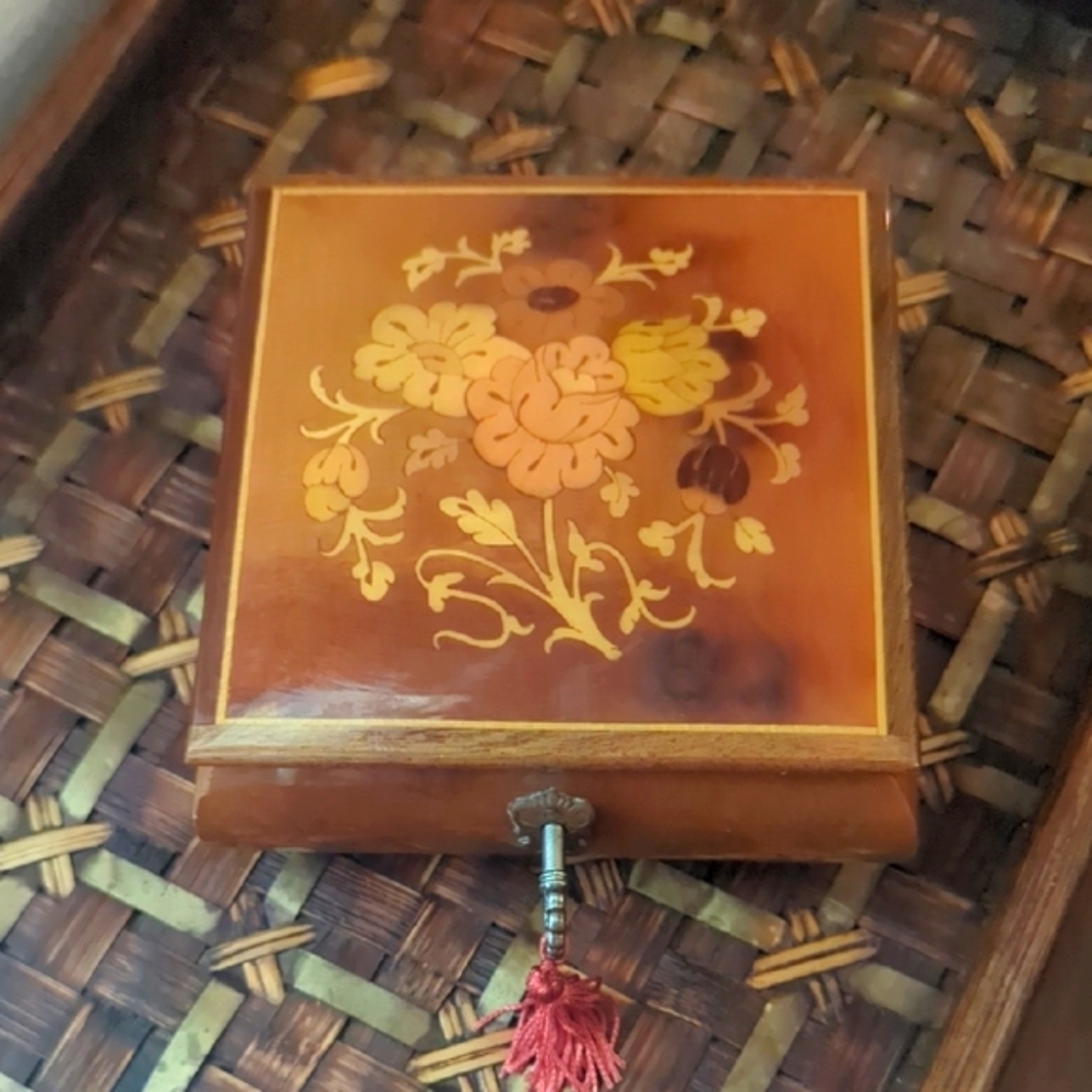 Vintage Reuge Inlaid Wood Music Box – Plays “Für Elise” (Swiss Movement